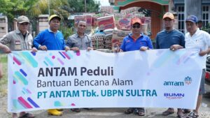 Antam Serahkan Bantuan Korban Banjir di Mowewe