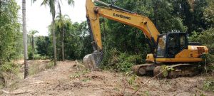 Terima Keluhan Petani, Ketua Kadin Konawe Bantu Normalisasi Sungai di Lamelai