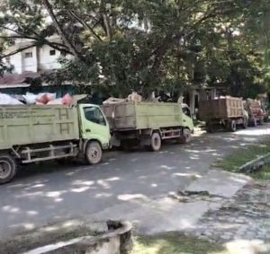Tiga Bulan Tidak Dibayar, Tujuh Unit Mobil Truk Bermuatan Sampah Diparkir di BPKAD Konawe