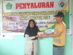 Komitmen Perkuat Kesejahteraan Masyarakat, Kedes Ahuawatu Salurkan BLT dan Bayar Honor Aparatnya