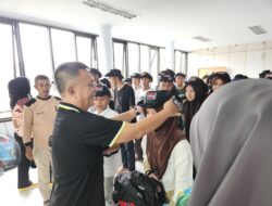 Ketua Kwarcab Konawe Serahkan Atribut Kontingen Jamnas XII 2026